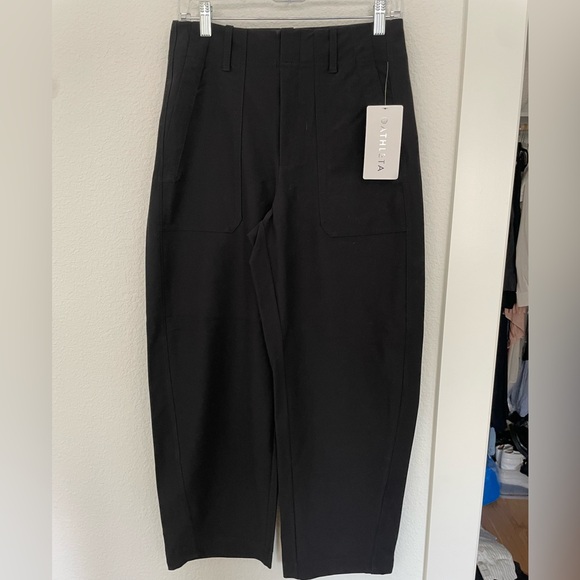NWT - Athleta Black Skyline High Rise Barrel Leg Pant - Picture 3 of 5